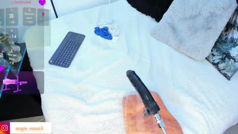 Snapshot of angiee_roses chatting on 12.13.24 angiee roses online show from 12.13.24