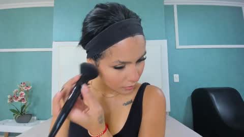 Snapshot of ania_gomez chatting on 09.10.25 Ania online show from 09.10.25
