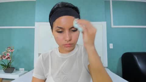 Snapshot of ania_gomez chatting on 09.20.25 Ania online show from 09.20.25