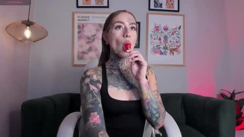 Snapshot of anie_ink chatting on 11.29.25 Anie or Nina online show from 11.29.25