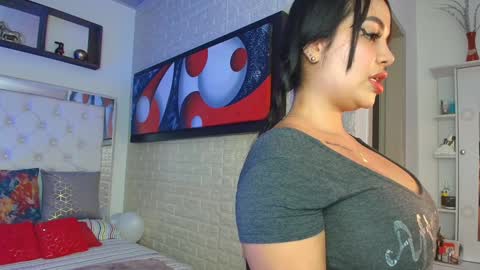Snapshot of anielli69 chatting on 03.06.25 laura online show from 03.06.25