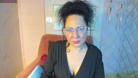 Snapshot of anita_muse chatting on 12.19.24 Anita online show from 12.19.24