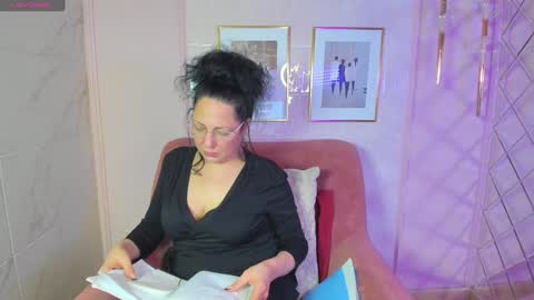 Snapshot of anita_muse chatting on 12.20.24 Anita online show from 12.20.24