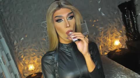 Snapshot of anitacruisze chatting on 01.07.25 Miss Ann online show from 01.07.25