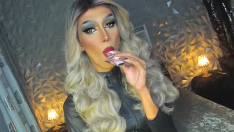 Snapshot of anitacruisze chatting on 01.10.25 Miss Ann online show from 01.10.25