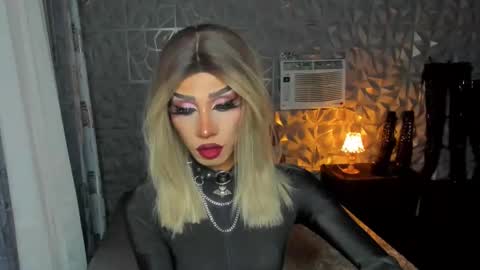 Snapshot of anitacruisze chatting on 02.15.25 Miss Ann online show from 02.15.25