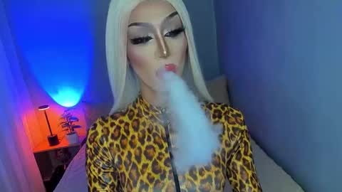 Snapshot of anitacruisze chatting on 10.07.25 Miss Ann online show from 10.07.25