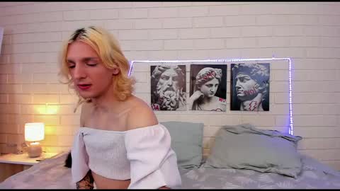 Snapshot of anjella_botton chatting on 09.18.25 Angel online show from 09.18.25