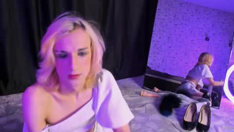 Snapshot of anjella_botton chatting on 10.14.25 Angel online show from 10.14.25