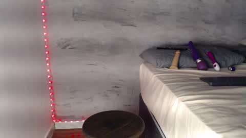 Hello My name is NaiaraPv is OPEN online show from 12.12.24