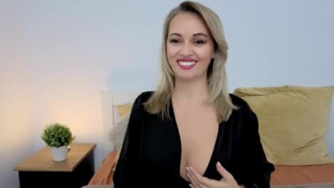 Snapshot of anna_love1 chatting on 11.28.25 Anastasia online show from 11.28.25