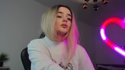 Snapshot of anna_nickol chatting on 12.25.24 Anna online show from 12.25.24