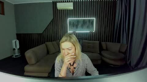 Snapshot of anna_snow9 chatting on 10.15.25 anna_snow9 online show from 10.15.25
