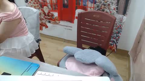 Snapshot of anna_xyz chatting on 12.04.25 anna_xyz online show from 12.04.25