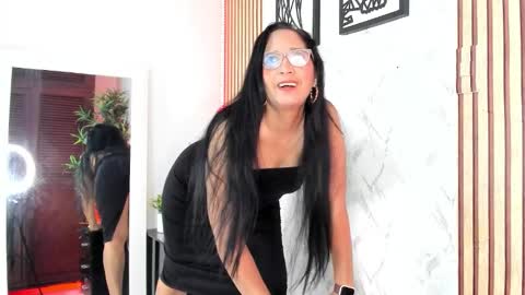 Annaarela online show from 11.14.25