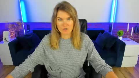 Snapshot of annabel_xxx chatting on 09.18.25 Annabel online show from 09.18.25