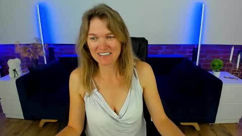 Snapshot of annabel_xxx chatting on 09.28.25 Annabel online show from 09.28.25