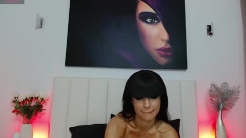 Snapshot of annaros_ chatting on 12.14.24 AnnaRos online show from 12.14.24