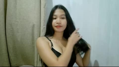 Snapshot of annarot chatting on 10.12.25 Riane online show from 10.12.25