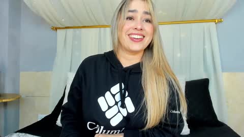 Snapshot of annavictoria__ chatting on 01.04.25 Anna Victoria online show from 01.04.25