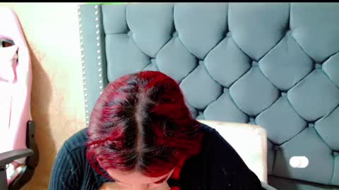Snapshot of anne_julienne chatting on 02.15.25 online show from 02.15.25