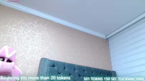 Snapshot of anne_julienne chatting on 03.09.25 online show from 03.09.25