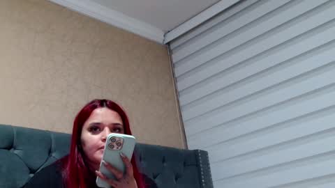 Snapshot of anne_julienne chatting on 09.17.25 online show from 09.17.25
