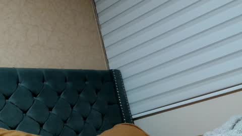 Snapshot of anne_julienne chatting on 09.17.25 online show from 09.17.25