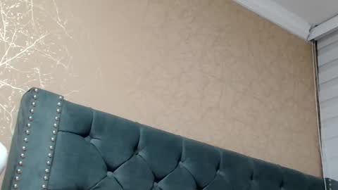 Snapshot of anne_julienne chatting on 09.19.25 online show from 09.19.25