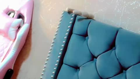 Snapshot of anne_julienne chatting on 10.02.25 online show from 10.02.25