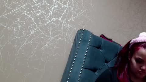 Snapshot of anne_julienne chatting on 10.17.25 online show from 10.17.25