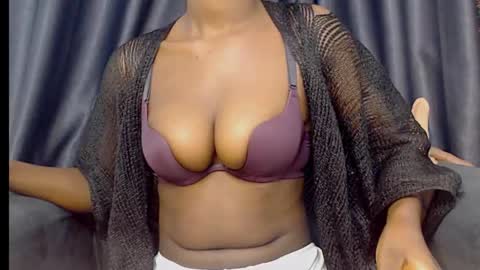 Snapshot of anne_xxxx chatting on 10.19.25 ann online show from 10.19.25