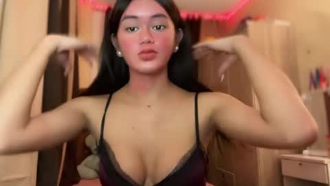 Snapshot of annedee_ chatting on 12.08.24 Kim online show from 12.08.24