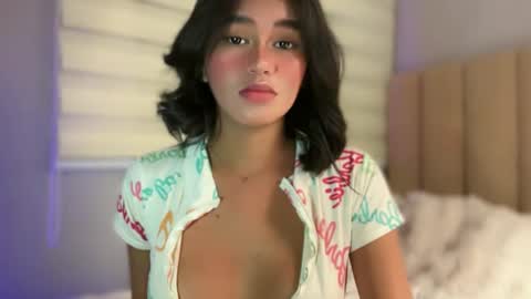 Snapshot of annedee_ chatting on 10.07.25 Kim online show from 10.07.25