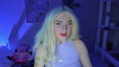 Snapshot of annetenet chatting on 12.15.24 Annet online show from 12.15.24