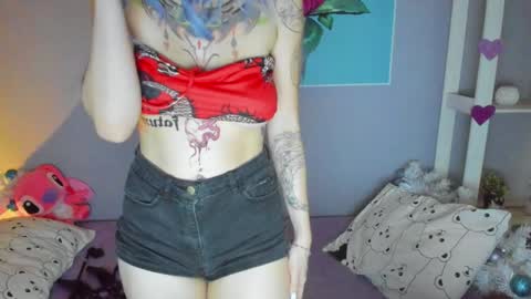 Snapshot of annetenet chatting on 12.21.24 Annet online show from 12.21.24