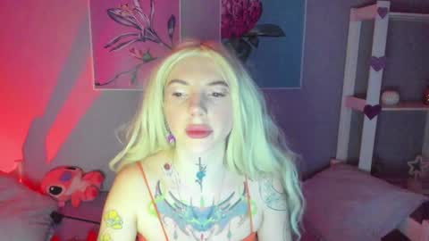 Snapshot of annetenet chatting on 01.25.25 Annet online show from 01.25.25