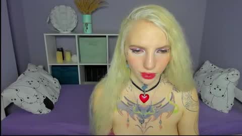 Snapshot of annetenet chatting on 02.14.25 Annet online show from 02.14.25