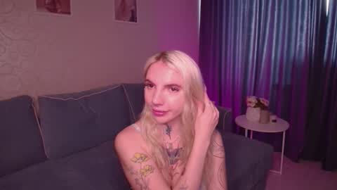 Snapshot of annetenet chatting on 09.13.25 Annet online show from 09.13.25