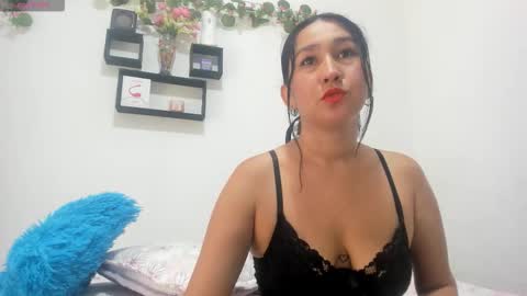 Snapshot of anni_petite_ chatting on 10.10.25 online show from 10.10.25