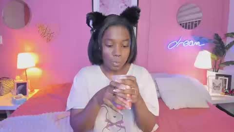 Snapshot of annia_dh chatting on 09.22.25 annia online show from 09.22.25