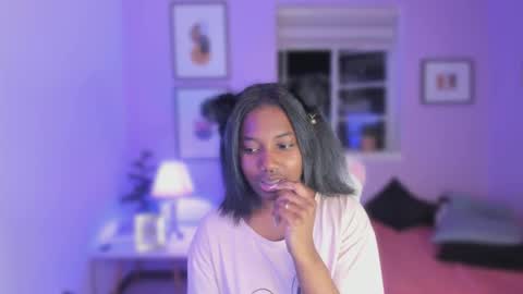 Snapshot of annia_dh chatting on 09.24.25 annia online show from 09.24.25