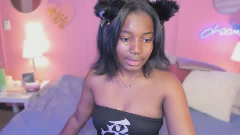 Snapshot of annia_dh chatting on 10.07.25 annia online show from 10.07.25