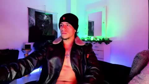 Snapshot of annibal_toro chatting on 02.19.25 darg online show from 02.19.25