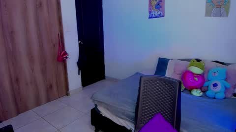 AnnieBlu3 online show from 12.10.24