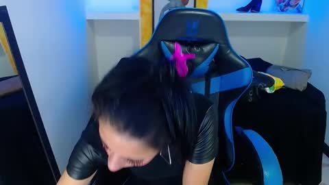 Anniee online show from 02.22.25