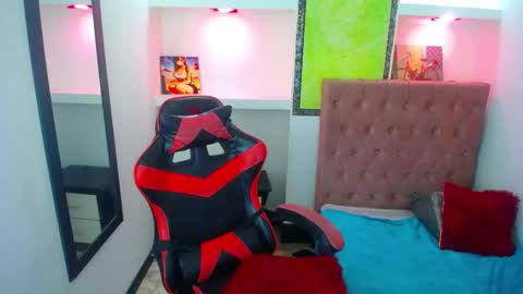 Anniee online show from 09.17.25