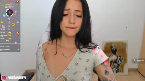 Snapshot of anniemora_ chatting on 12.05.24 Annie online show from 12.05.24