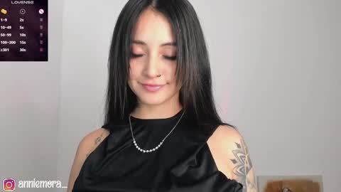 Snapshot of anniemora_ chatting on 12.21.24 Annie online show from 12.21.24