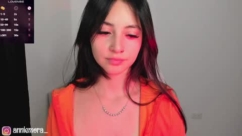 Snapshot of anniemora_ chatting on 01.18.25 Annie online show from 01.18.25